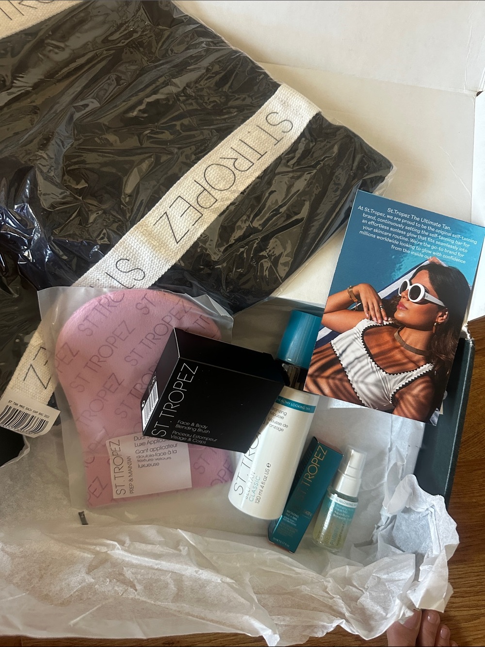St. Tropez Self Tan Kit with Black Tote and Pink Applicator Sleeve